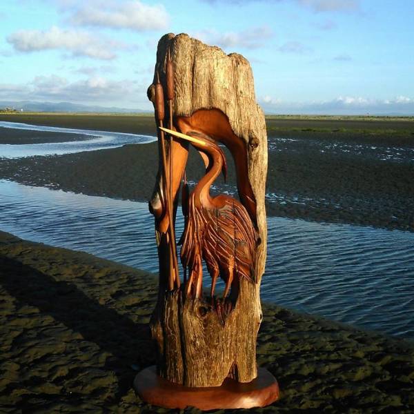 artist_creates_sculptures_solely_out_of_wood_he_finds_on_beaches_640_03.jpg