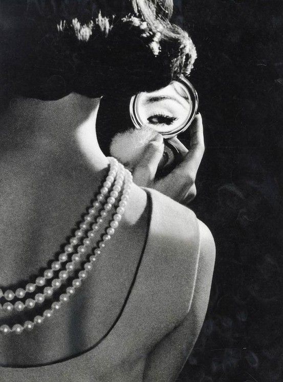 black-and-white-fashion-mirror-pearls-vintage-eyes-Favim.com-218303.jpg