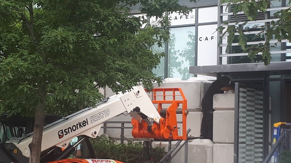 city-enforcement-staff-install-giant-concrete-slabs-to-try-to-block-entry-to-cafe-on-fort-york...jpg
