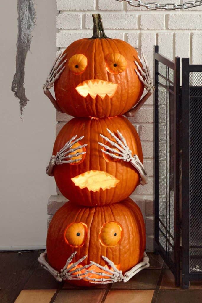 Clever-Pumpkin-Carving-Ideas-For-Halloween-02-1-Kindesign-683x1024.jpg