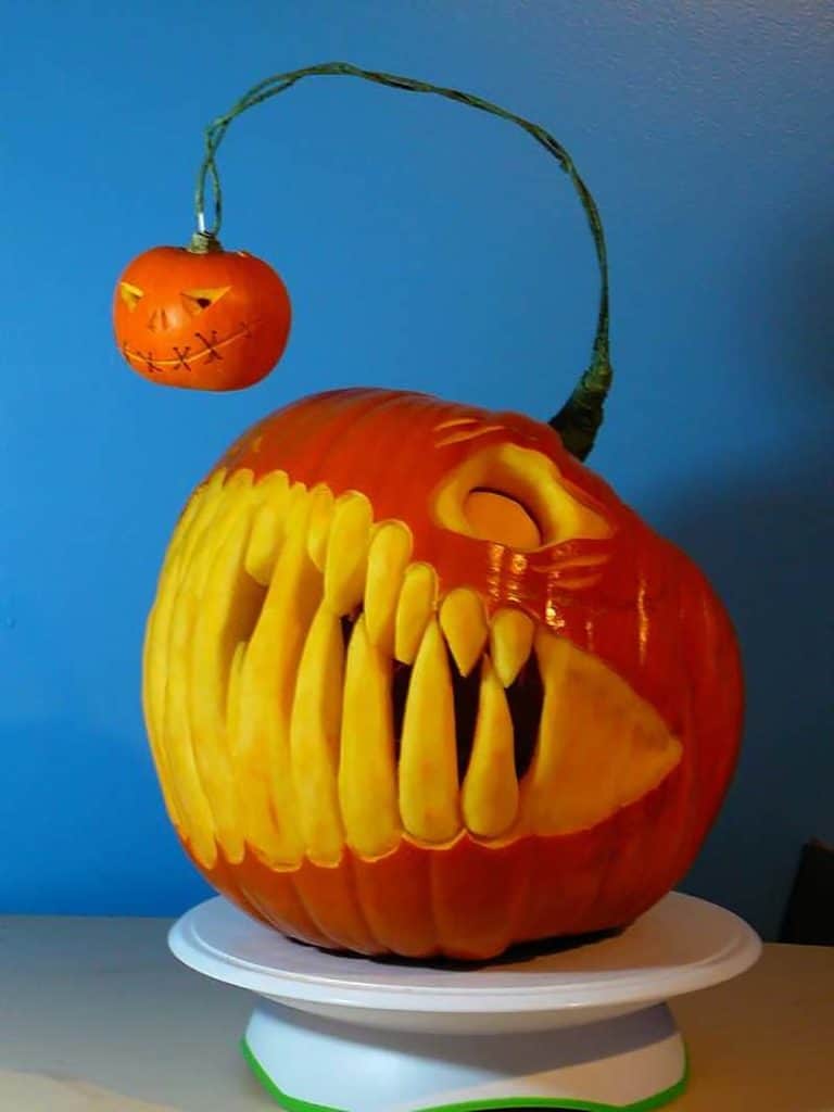 Clever-Pumpkin-Carving-Ideas-For-Halloween-04-1-Kindesign-768x1024.jpg