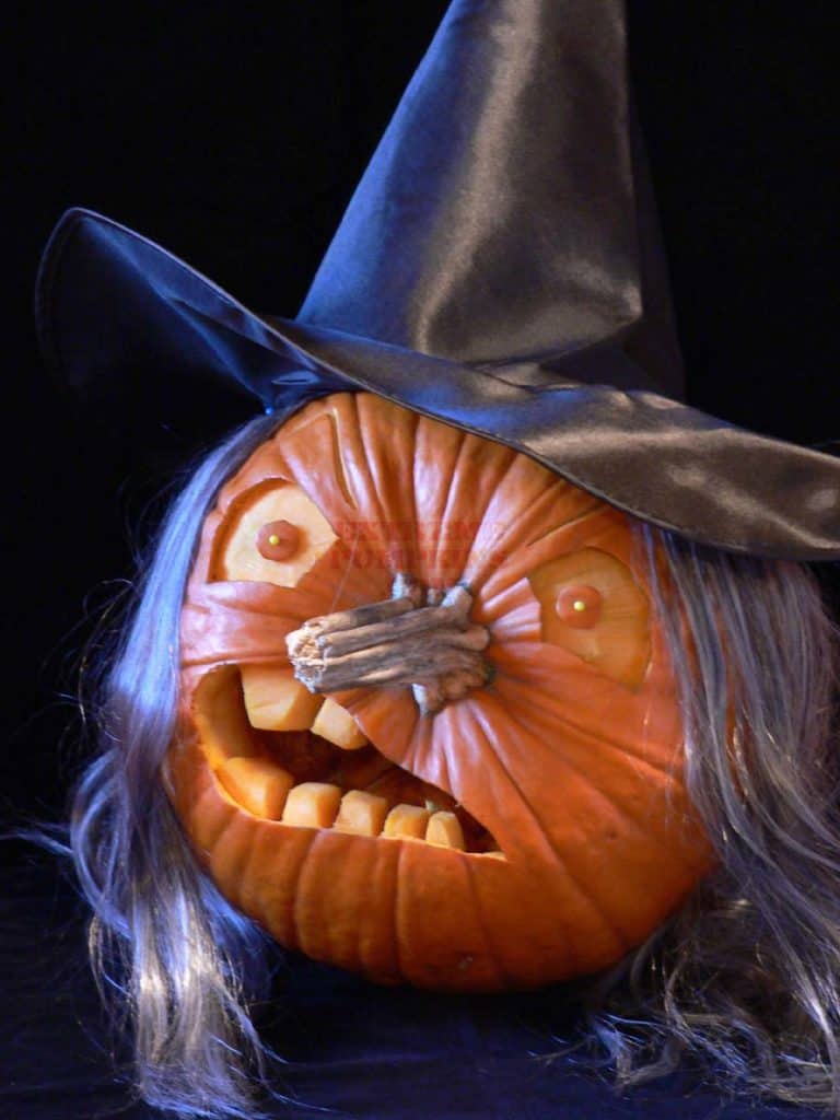 Clever-Pumpkin-Carving-Ideas-For-Halloween-19-1-Kindesign-768x1024.jpg