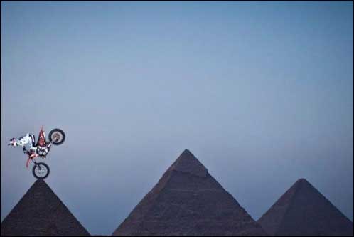 excitebike-pyramids.jpg