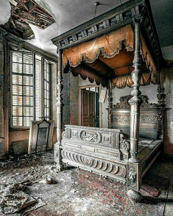 hidden_treasures_uncovering_the_most_extraordinary_abandoned_homes_640_high_24-2.jpg