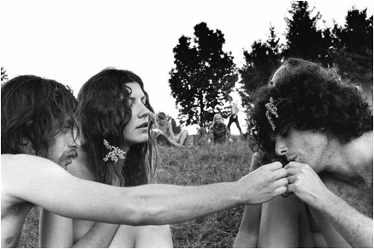 Hippies smoking weed at the 1969 Woodstock.jpg