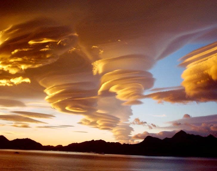 lenticular clouds.jpg