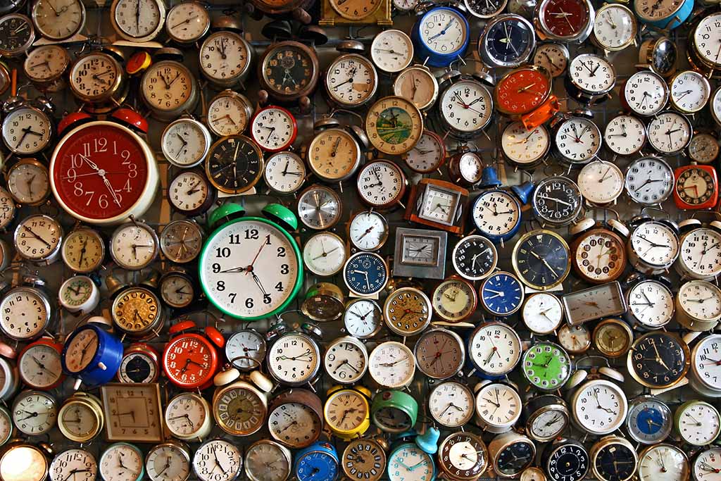 old-analogue-clocks.jpg