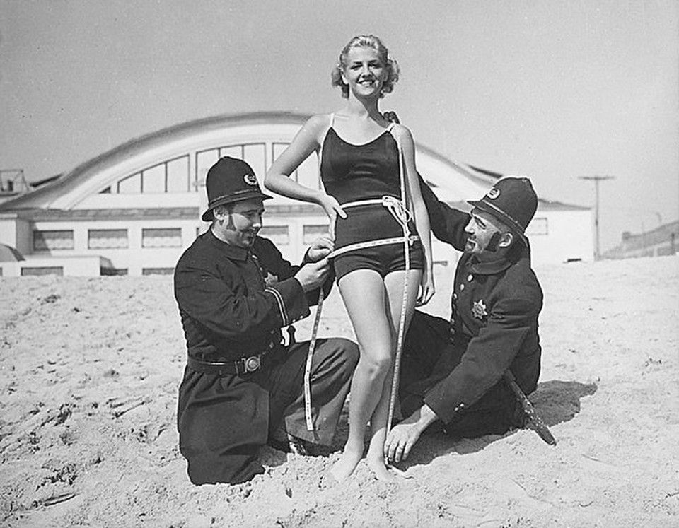 women-bathing-suits-being-arrested-1920s-8.jpg