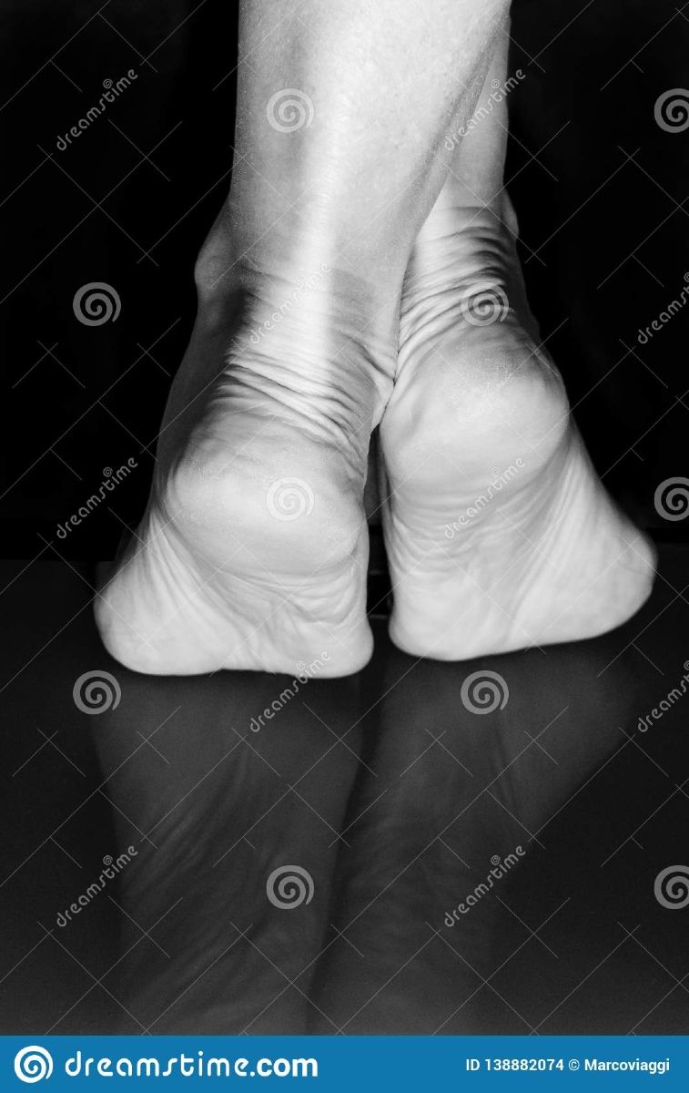 beautiful-black-white-detail-woman-s-feet-toes-reflection-artistic-138882074.jpg
