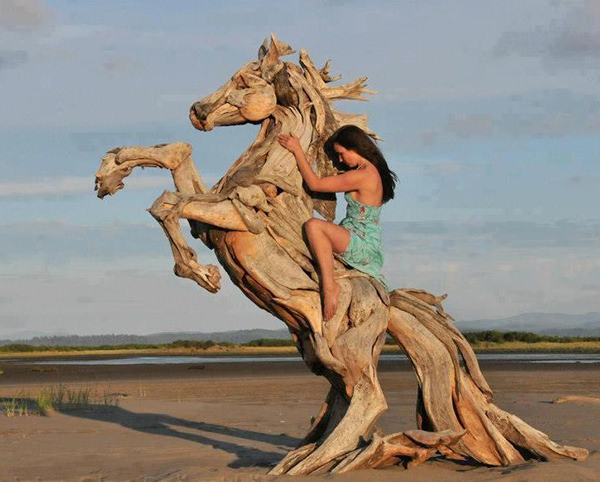 Driftwood-Sculptures-by-Jeff-Uitto3.jpg