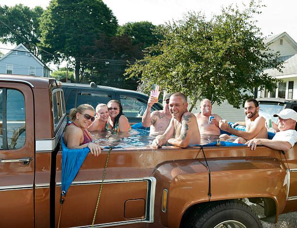 redneck-jacuzzi-8-people-partying-in-back-of-pickup-truck-picture-id171151328