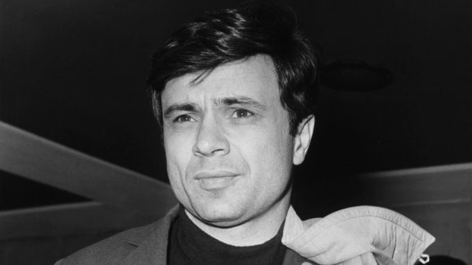 American actor Robert Blake arrives at London Airport from Munich, for the premiere of his latest film 'In Cold Blood', 13th March 1968. (Photo by J. Wilds/Keystone/Hulton Archive/Getty Images)