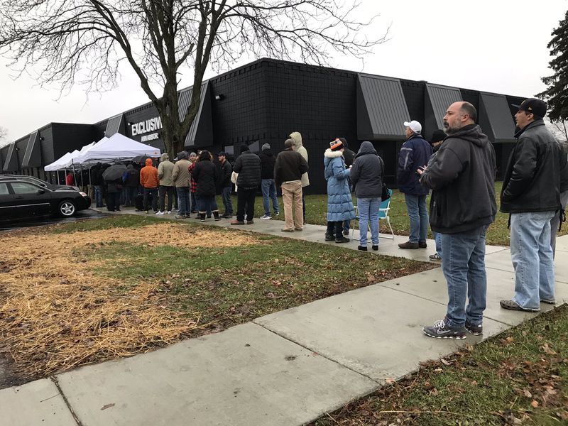 Crowds are lining up for the first day of legal recreational marijuana sales in Michigan. Photo: WDIV