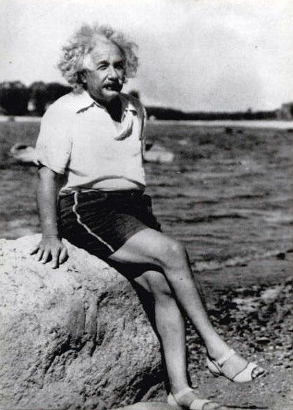Albert-Einstein-posando.jpg